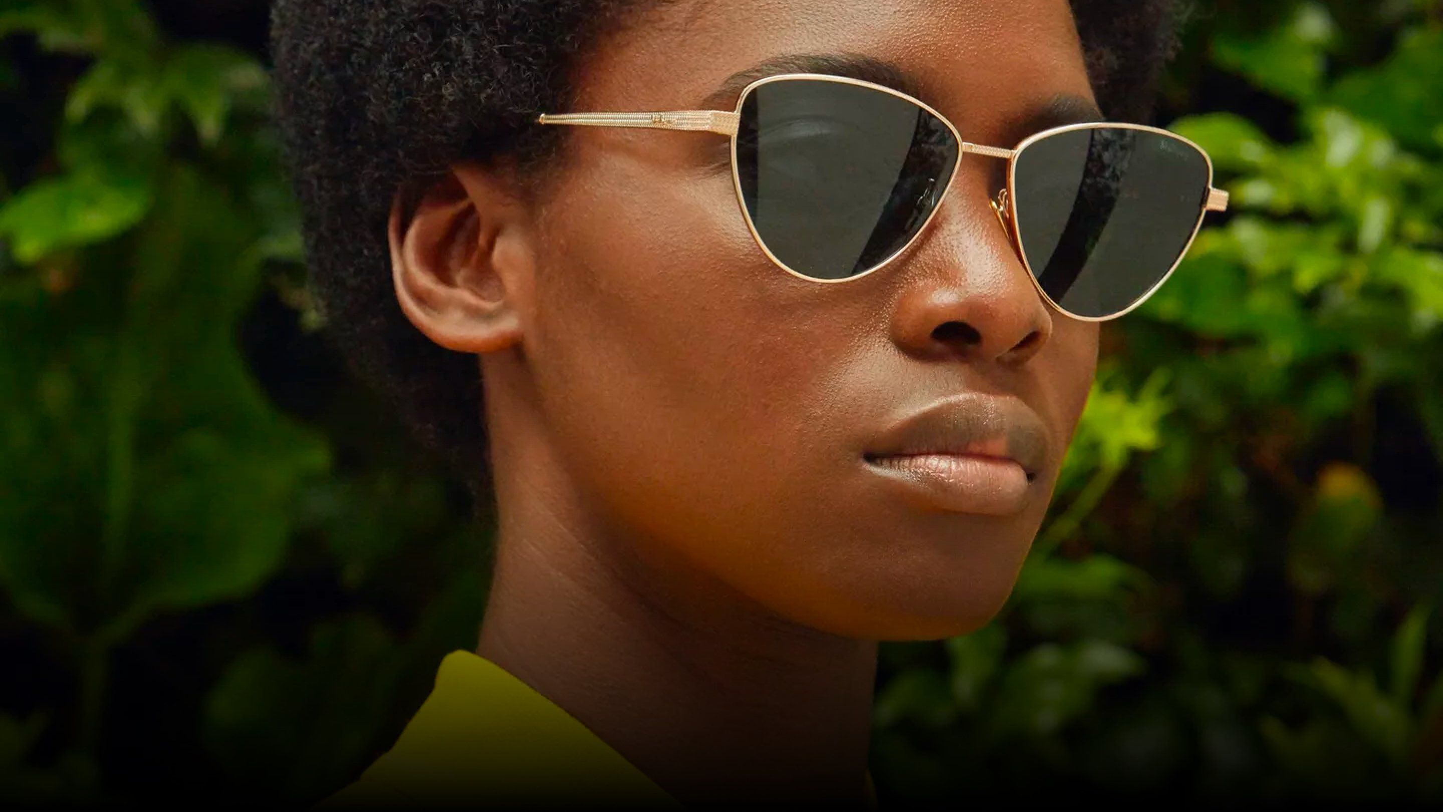 model wearing mulberry sunglasses in gold and black
